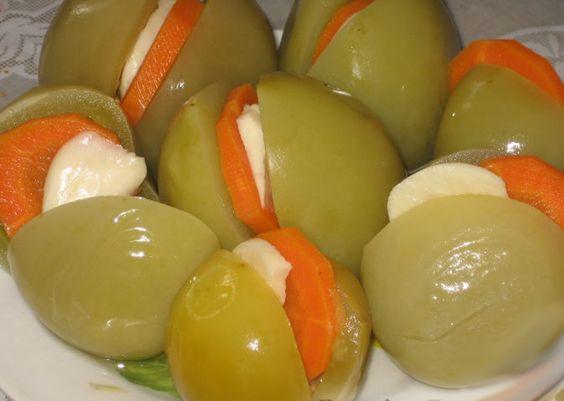 grüne Tomaten mit Karotten