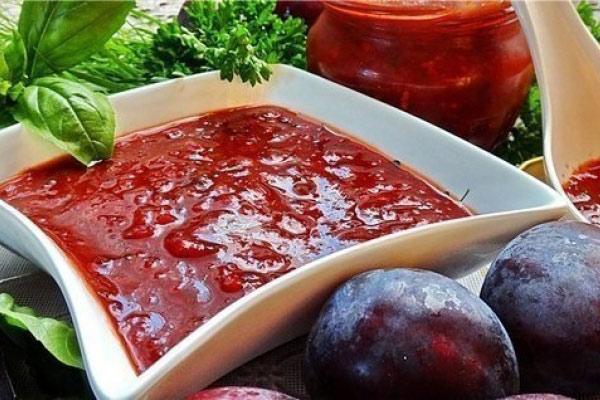 адјика са шљивама