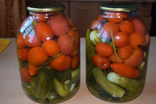 Gurken mit Tomaten