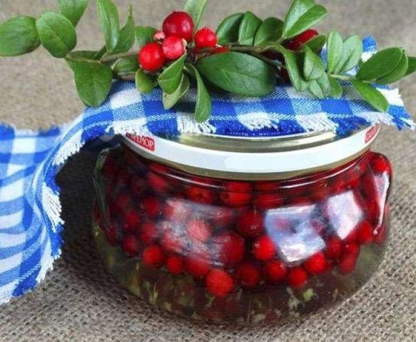 stiklainis su bruknėmis