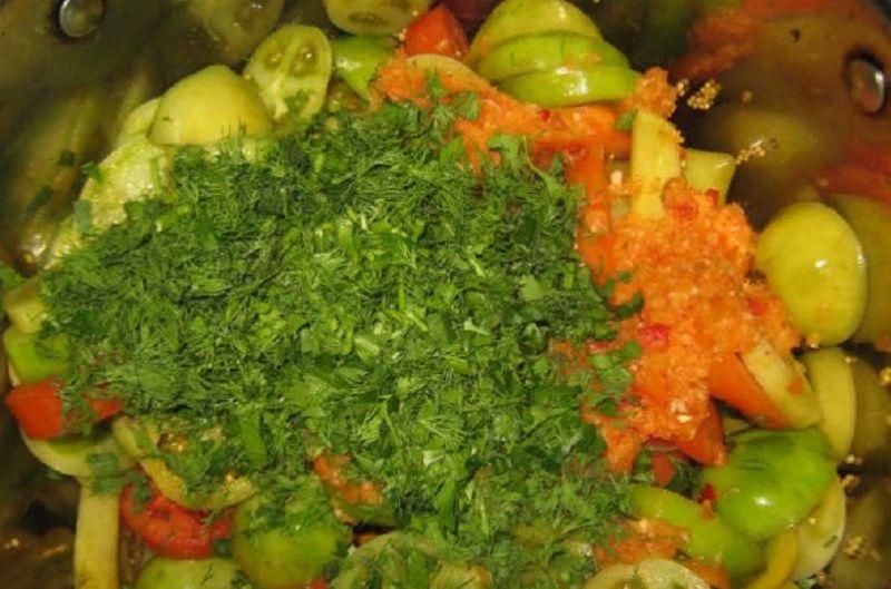grüner Tomatensalat