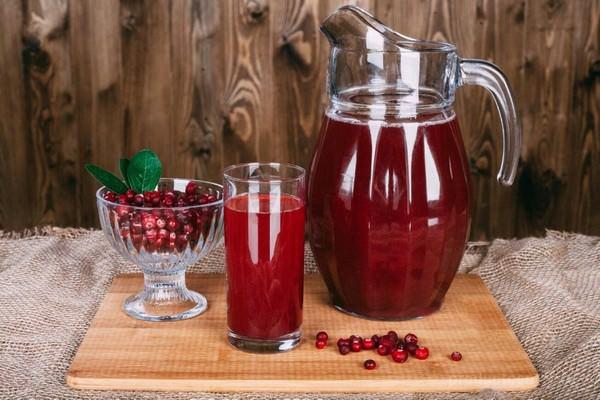 компот от ябълки и боровинки