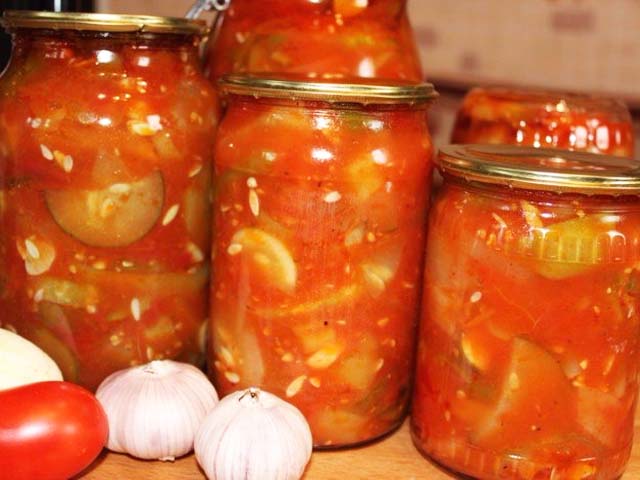 лечо са белим луком и краставцима