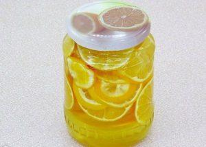 TOP 5 einfache Schritt-für-Schritt-Rezepte für Zitrone mit Zucker in einem Glas für den Winter