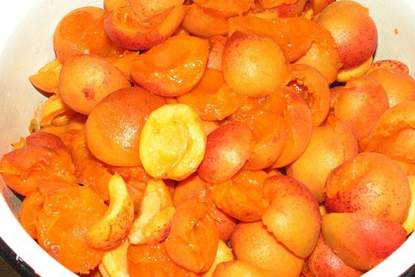 apricot jam with lemon