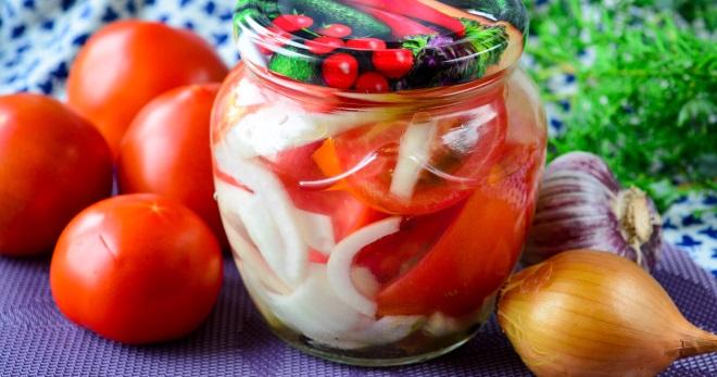 Tomaten mit Zwiebeln