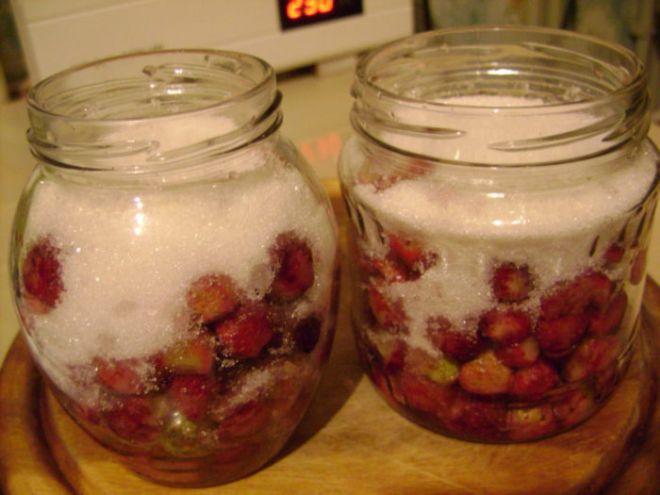 Erdbeeren mit Zucker