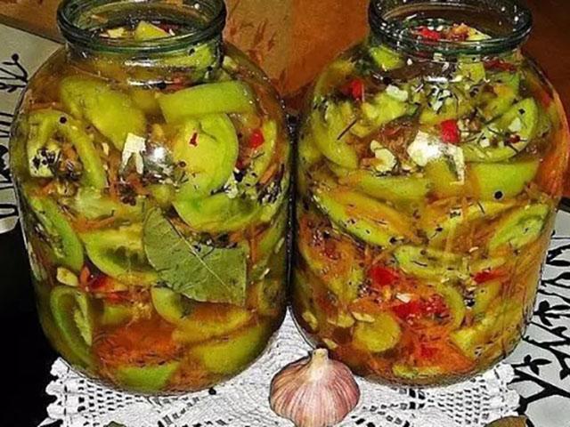 Zucchini und grüne Tomaten