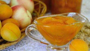 Wie man Aprikosen- und Pfirsichmarmelade für den Winter zusammen kocht