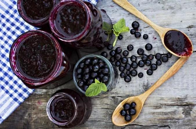 cherry jam with currants