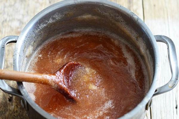 marmelade i en gryde