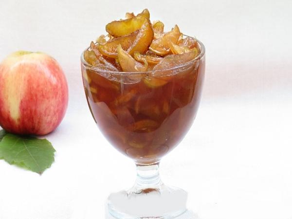 مربى مع أسافين التفاح