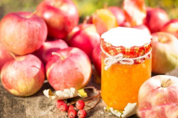 Apfel-Aprikosen-Marmelade mit Viburnum