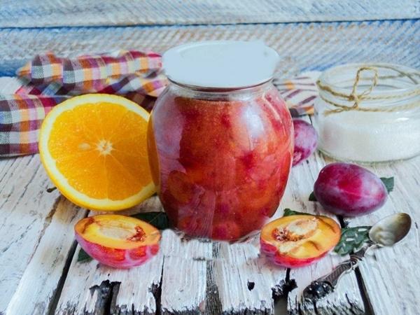 Λευκό δαμάσκηνο μαρμελάδα με πορτοκάλι