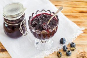 TOP 2 Rezepte für die Herstellung von Blaubeeren mit Honig, ohne für den Winter zu kochen
