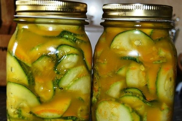 circles with turmeric