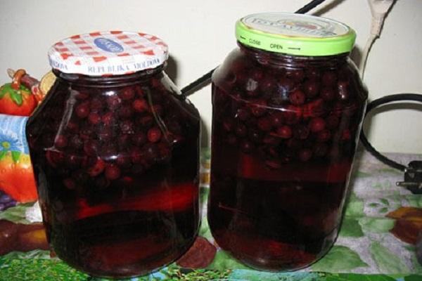 latas com compota