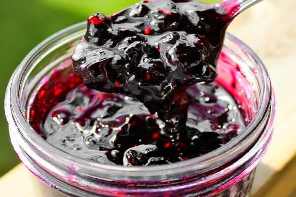 schwarze Marmelade