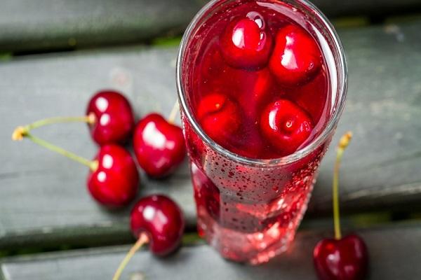 jugo en un vaso