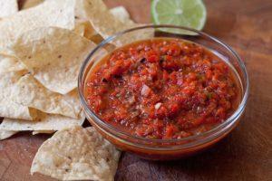 As 8 melhores receitas para fazer molho de salsa para o inverno em casa