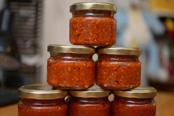  ajvar z pomidorami
