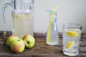 TOP 2 Rezepte für den Winter von Apfel-Zitronen-Kompott