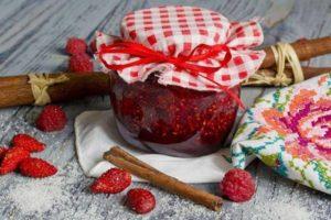 TOP 2 Rezepte für die Zubereitung von Erdbeer- und Himbeermarmelade für den Winter