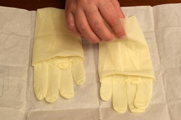 Handschuhe anziehen