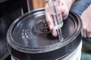 Anleitung zur Herstellung eines eigenen Wasserdichtungsmittels für Wein zu Hause