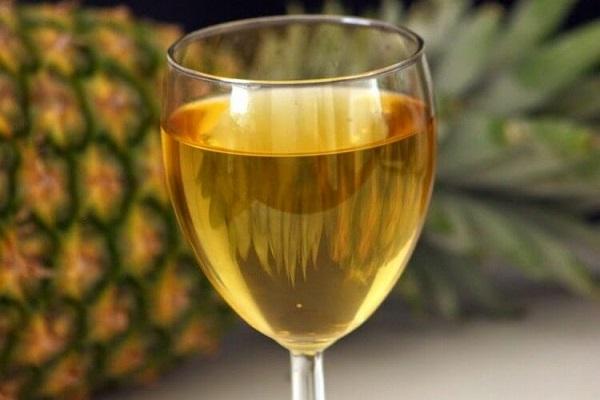 ein Glas trinken