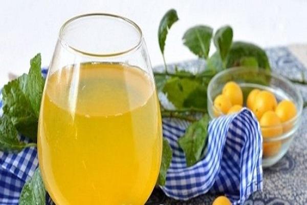 вино у чаши