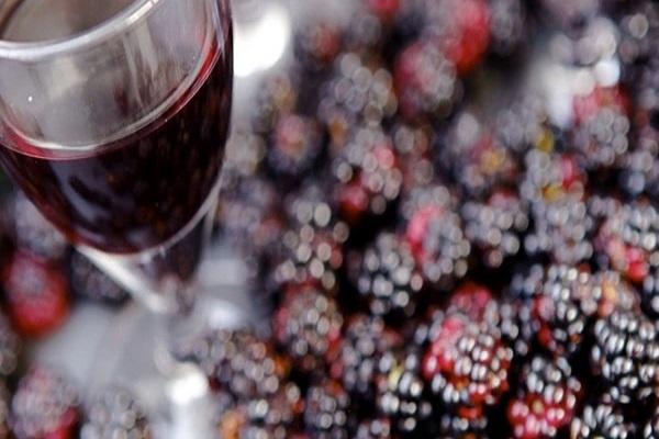 Brombeerwein