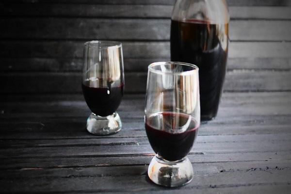in einem Glas trinken