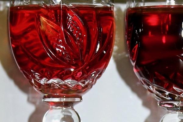 rubinrote Farbe